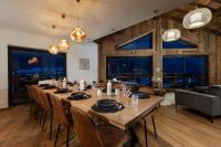 Reštaurácia alebo iné gastronomické zariadenie v ubytovaní Chalet Alpaga One