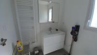 Łazienka w obiekcie LES SILENES - Maison 3 chambres proche plage