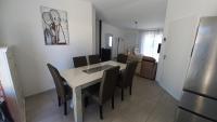 Kuchnia lub aneks kuchenny w obiekcie LES SILENES - Maison 3 chambres proche plage