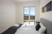 Postel nebo postele na pokoji v ubytování Penthouse Seaview Emilia