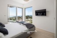Postel nebo postele na pokoji v ubytování Penthouse Seaview Emilia