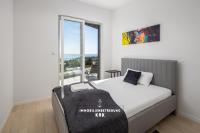Postel nebo postele na pokoji v ubytování Penthouse Seaview Emilia