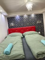 Posteľ alebo postele v izbe v ubytovaní Roland Apartment Downtown - Akácfa
