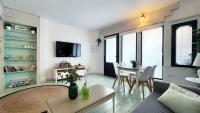 TV a/nebo společenská místnost v ubytování New Cozy Beach apartment, WiFi
