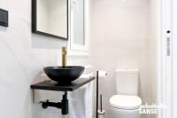 A bathroom at Apartamento Kursal by SanSe Holidays