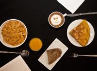 Comida en o cerca de este hotel