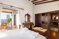 Posteľ alebo postele v izbe v ubytovaní Malt Beachfront Villa