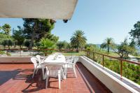 Balkón alebo terasa v ubytovaní Malt Beachfront Villa
