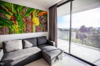 Posezení v ubytování Beachfront Escape Seaview Suites 5th & Top Floor- Mae Phim