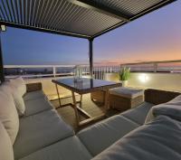 Posezení v ubytování Ático Los Flamingos. Exclusive terrace with views