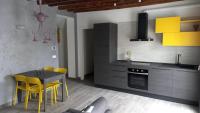 A kitchen or kitchenette at YELLOW GARDEN
