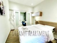 A bed or beds in a room at Dreamy Apartment City Center 11 thesbnbgr