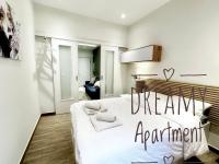 A bed or beds in a room at Dreamy Apartment City Center 11 thesbnbgr