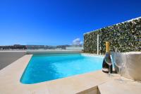 Bazén v ubytování Luxury Townhouse in La Cala De Mijas nebo v jeho okolí