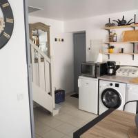 Kuchnia lub aneks kuchenny w obiekcie Appartement duplex et terrasse à St Servan-St Malo