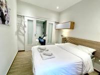 A bed or beds in a room at Dreamy Apartment City Center 11 thesbnbgr