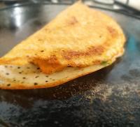 瓦尔卡拉The Ixora - A Boutique Homestay的坐在桌子上的食物