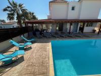 Bazén v ubytování Tarracotta Villa 4 bedroom, near Ayia Napa nebo v jeho okolí