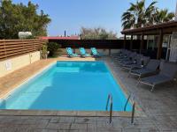 Bazén v ubytování Tarracotta Villa 4 bedroom, near Ayia Napa nebo v jeho okolí