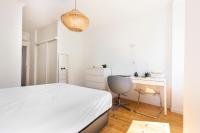 Postel nebo postele na pokoji v ubytování Comfy 3 Bedroom Apartment Campo de Ourique