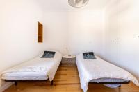 Postel nebo postele na pokoji v ubytování Comfy 3 Bedroom Apartment Campo de Ourique