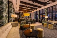 Ein Sitzbereich in der Unterkunft The Palms Hotel &amp; Spa
