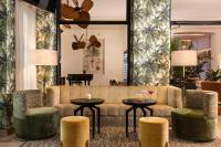 Ein Sitzbereich in der Unterkunft The Palms Hotel &amp; Spa