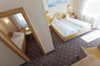 Łóżko lub łóżka w pokoju w obiekcie Hotel Garni Rifflsee