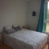 Łóżko lub łóżka w pokoju w obiekcie appartement 3 pièces