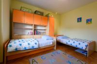 Posteľ alebo postele v izbe v ubytovaní The apartments consists of two bedrooms, a bathroom, a kitchen and a living room