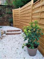 Ogród w obiekcie L'ANNEXE endroit zen et chaleureux. Jacuzzi extérieur