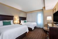 Hawthorn Extended Stay by Wyndham West Palm Beachにあるベッド