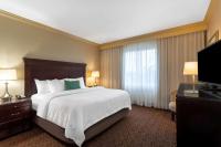 Hawthorn Extended Stay by Wyndham West Palm Beachにあるテレビまたはエンターテインメントセンター