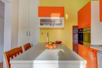 Kuchyňa alebo kuchynka v ubytovaní The apartments consists of two bedrooms, a bathroom, a kitchen and a living room