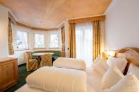 A bed or beds in a room at Hotel Chalet Sas Morin