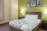 Ein Bett oder Betten in einem Zimmer der Unterkunft Sleep Inn &amp; Suites Bakersfield North