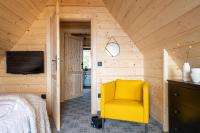 Televízia a/alebo spoločenská miestnosť v ubytovaní Furmanova Chalets