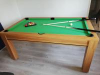 Stół bilardowy w obiekcie L'appart des Sotrés