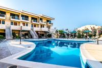 Basen w obiekcie Orestis Hotel Sea View Apartments lub w pobliżu
