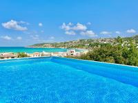 Bazén v ubytovaní Beach Villa Evgenia with private pool by DadoVillas alebo v jeho blízkosti