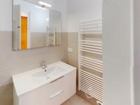 Ein Badezimmer in der Unterkunft Appartement Menton, 2 pi&egrave;ces, 4 personnes - FR-1-196-222