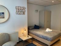 Een bed of bedden in een kamer bij Plato by Hofstad Studio’s