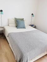Posteľ alebo postele v izbe v ubytovaní Brandnew beachfront appartment