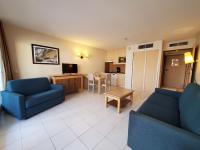 Telewizja i/lub zestaw kina domowego w obiekcie Cap HERMES Vue PORT Studio 30m2 Climatise Piscine