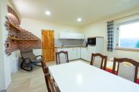 Kuchyň nebo kuchyňský kout v ubytování Apartmány Petra
