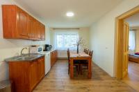 Kuchyň nebo kuchyňský kout v ubytování Apartmány Petra