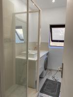 Plan piętra w obiekcie Upscale 80m2 2 Bedroom Apartment Near Champs Elysees