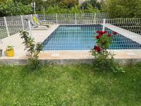 Basen w obiekcie Villa climatisé avec piscine et jacuzzi lub w pobliżu