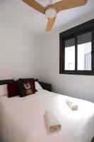 A bed or beds in a room at SOUL Malaga City Apartment