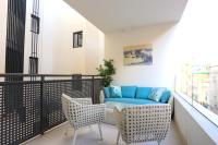A seating area at SOUL Malaga City Apartment